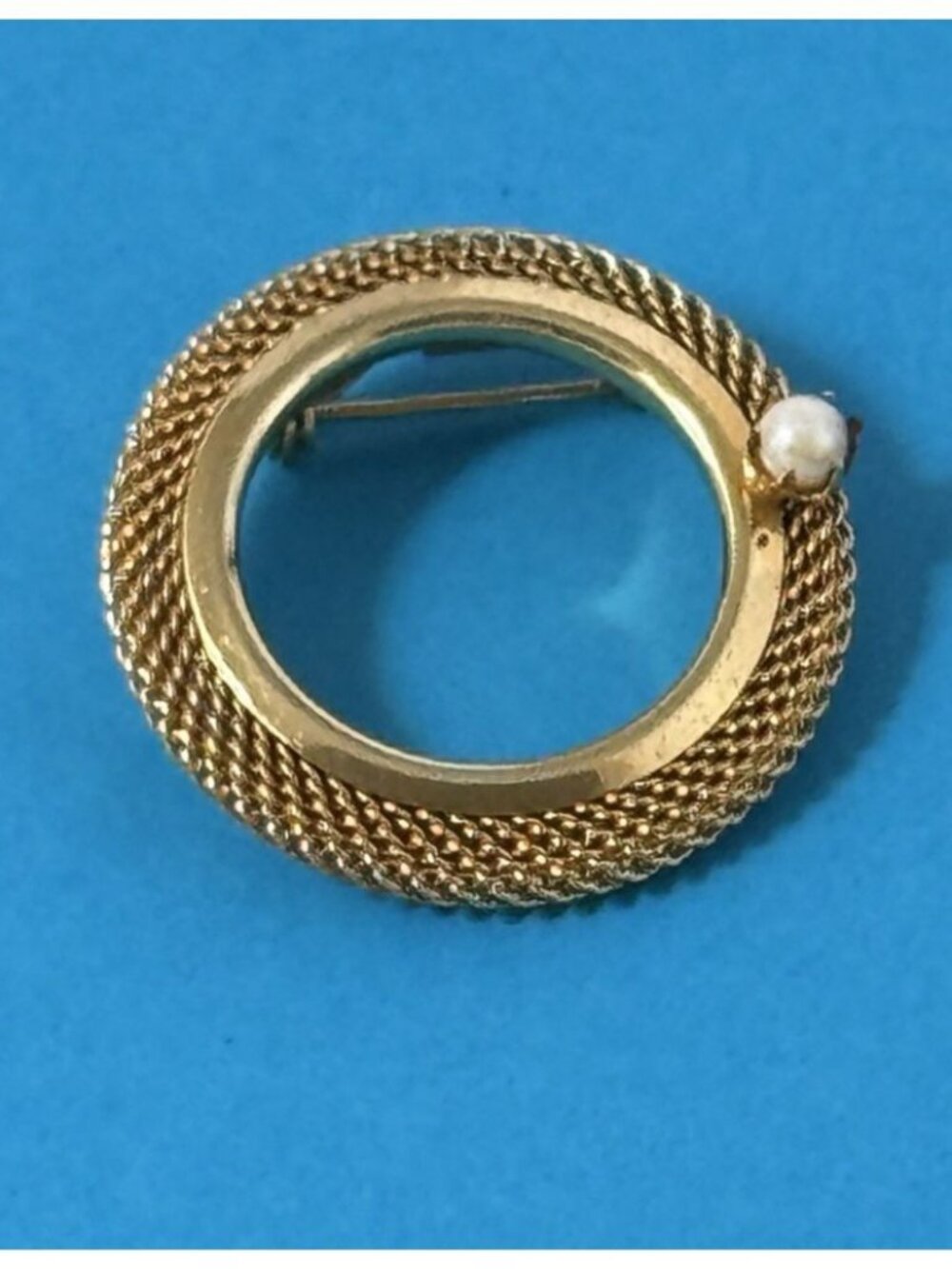 Gold Tone Circular Mesh Brooch Round Wreath Vintage